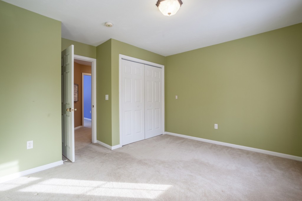 152 Old Worcester Road Charlton, MA 01507 - Photo 21 of 28 an empty room with a empty space