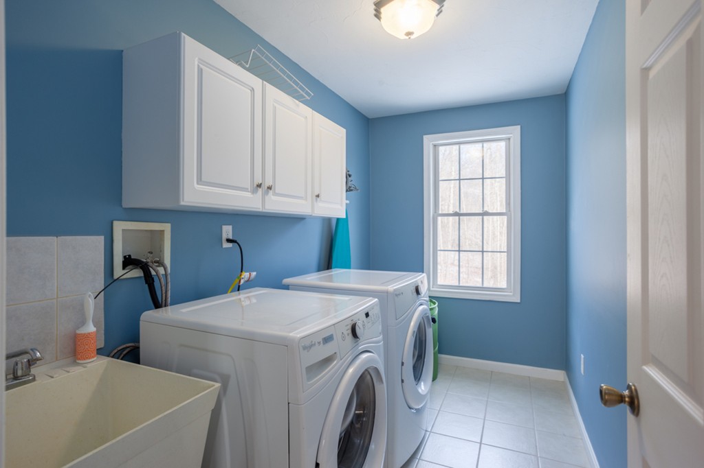 152 Old Worcester Road Charlton, MA 01507 - Photo 22 of 28 a utility room with dryer and washer