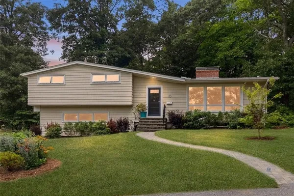 $789,900 | 10 Guzeika Road, North Kingstown, RI 02852