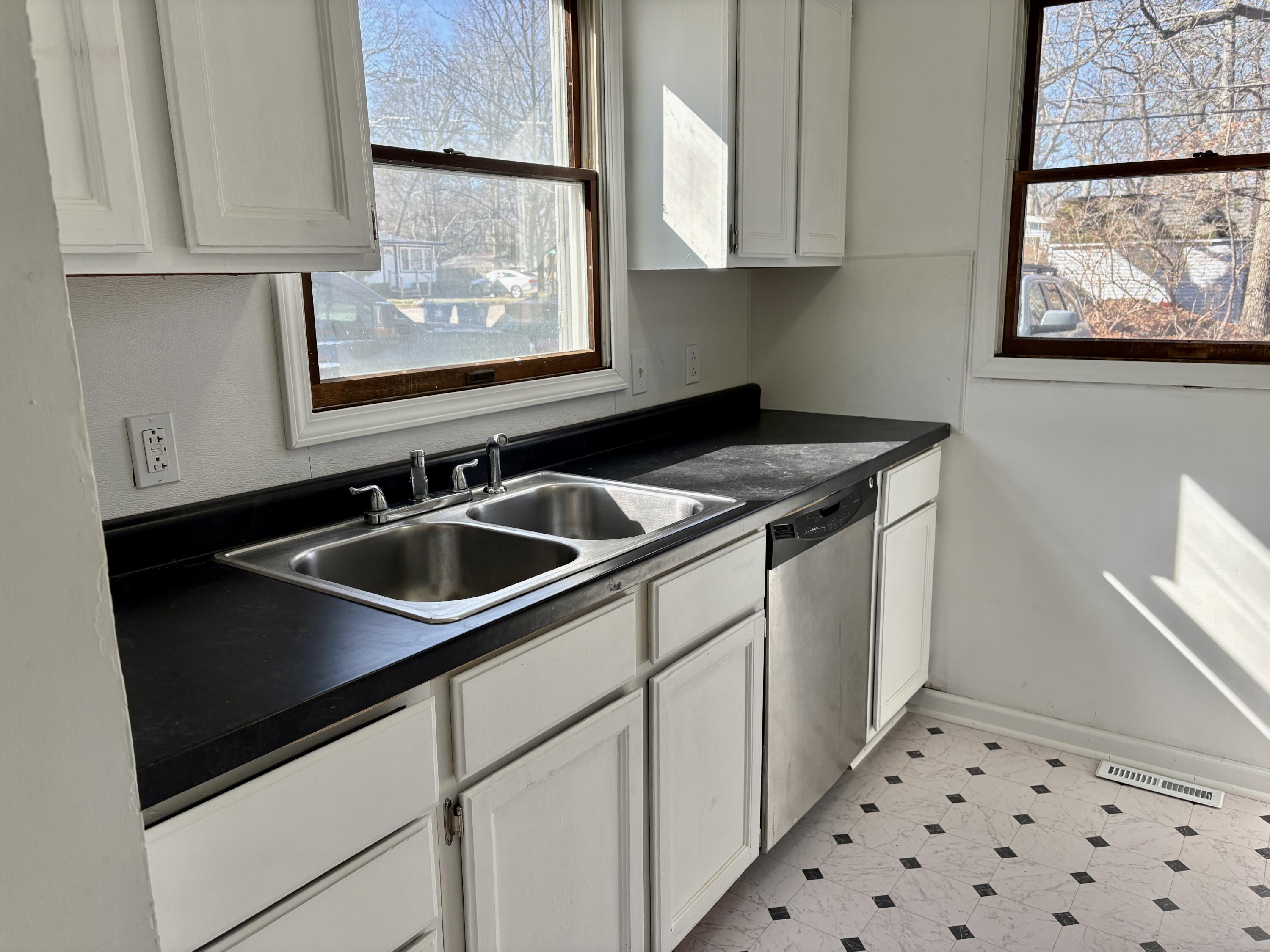 17312 Oak Street Spring Lake, MI 49456 - Photo 5 of 35 IMG_1391