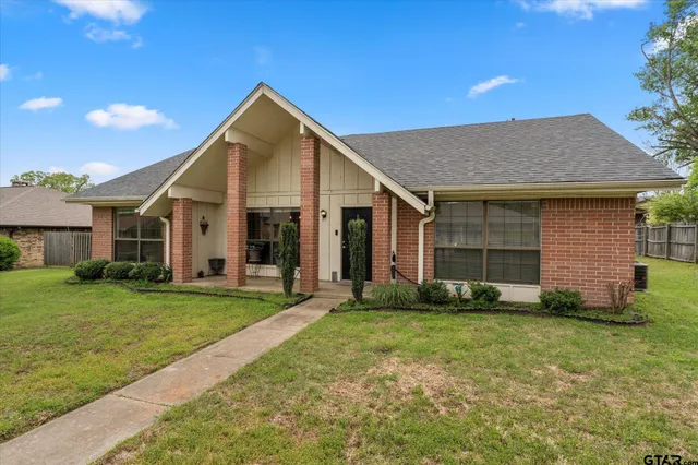 a view of a house with a yard