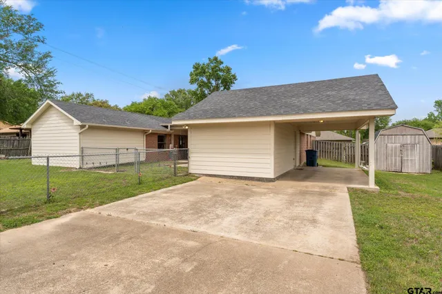 a view of a house with a yard and garage