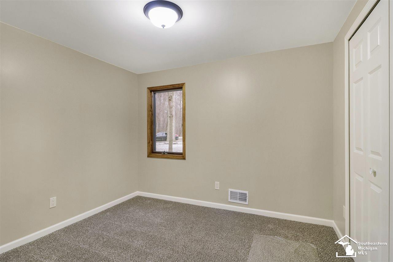 22699 Merriman Road New Boston, MI 48164 - Photo 14 of 40 31366825-13.JPG