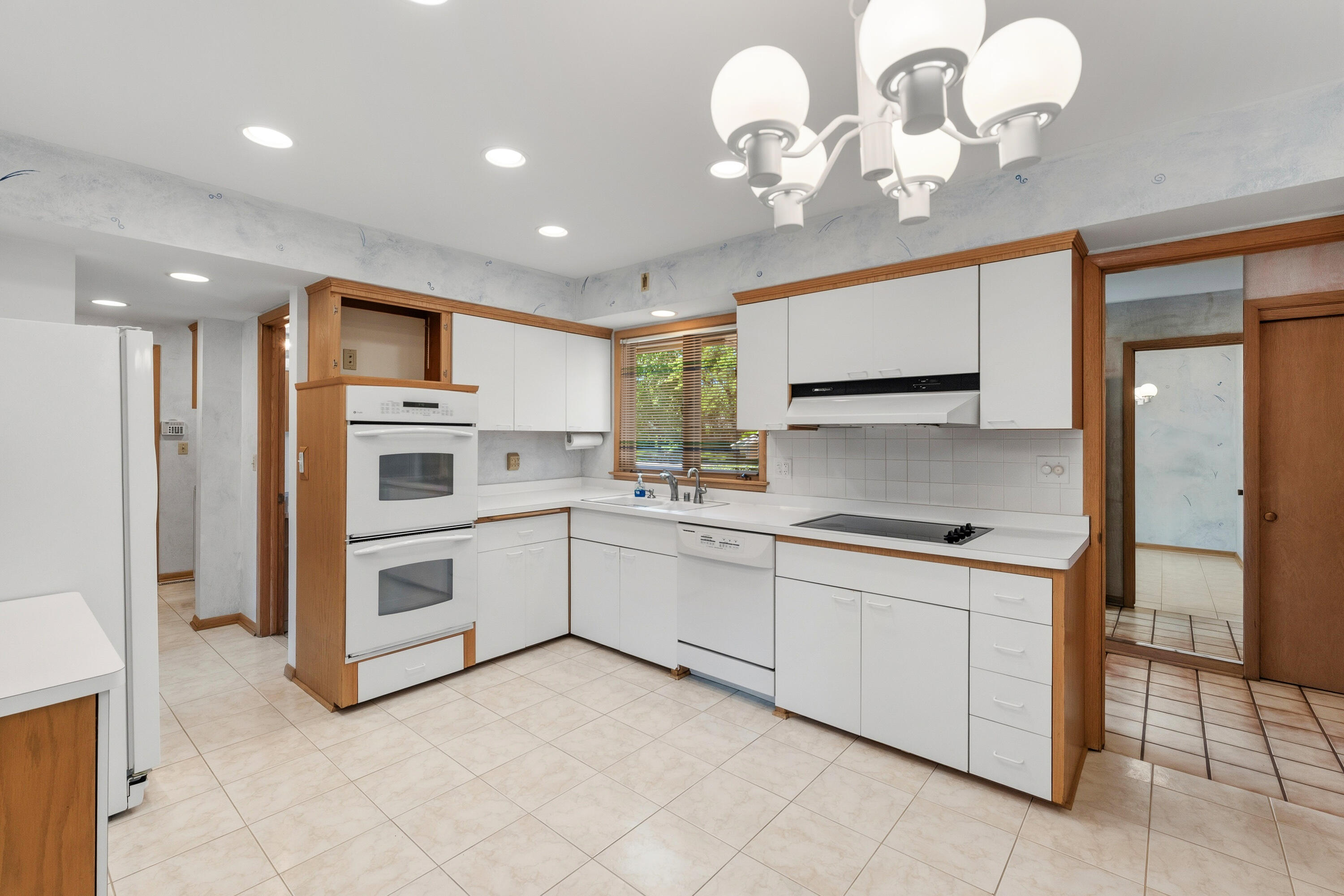 8909 North Maitland Road Bayside, WI 53217 - Photo 12 of 40 recessed lighting.
