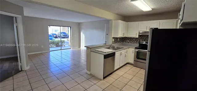 $2,050 | 251 Palm Circle West, Unit 102, Pembroke Pines, FL 33025
