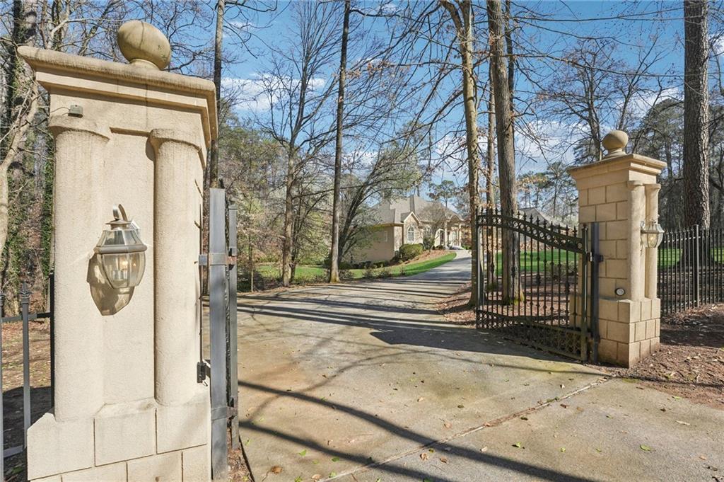 1296 Niskey Lake Road Southwest Atlanta, GA 30331 - Photo 3 of 88