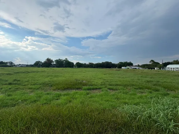 a view of a green field with lots of green space