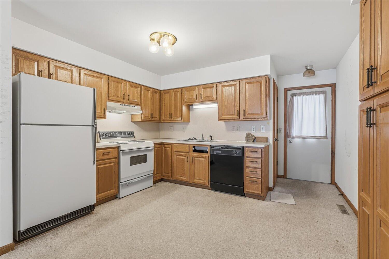 5052 Green Meadow Road Kalamazoo, MI 49009 - Photo 7 of 25 07-WM5052greenmeadow-5