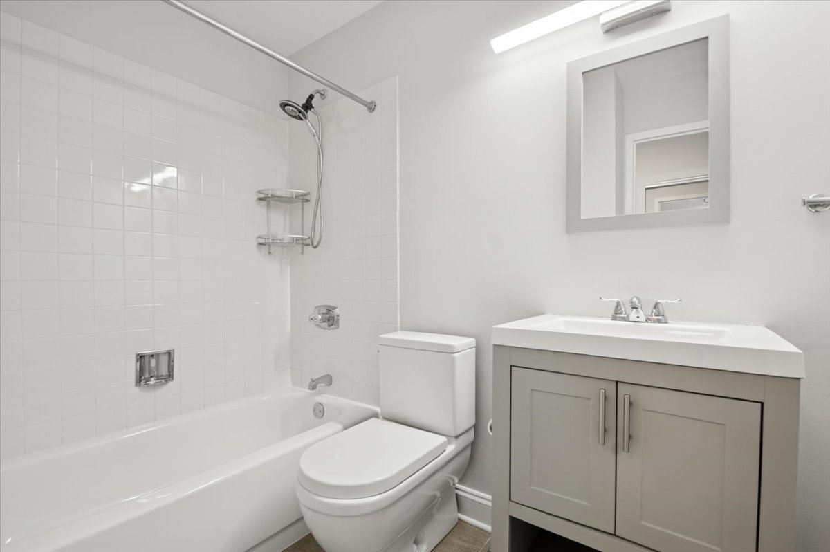 5320 North Sheridan Road, Unit 2109 Chicago, IL 60640 - Photo 8 of 15