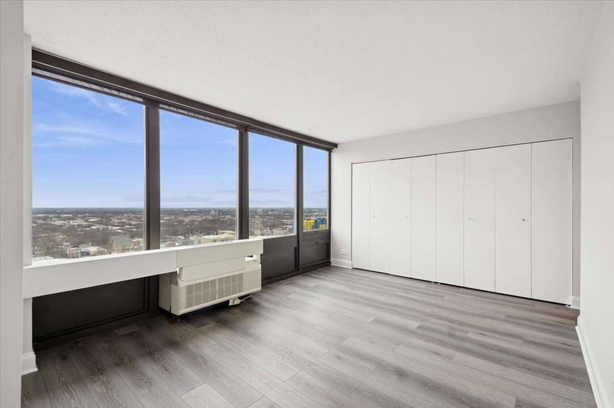 5320 North Sheridan Road, Unit 2109 Chicago, IL 60640 - Photo 9 of 15