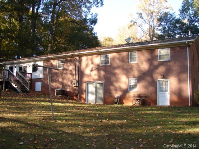 147 Ashbrook Rd Point, Unit 27 Statesville, NC 28677 - Photo 6 of 24 a front view of a house with a yard