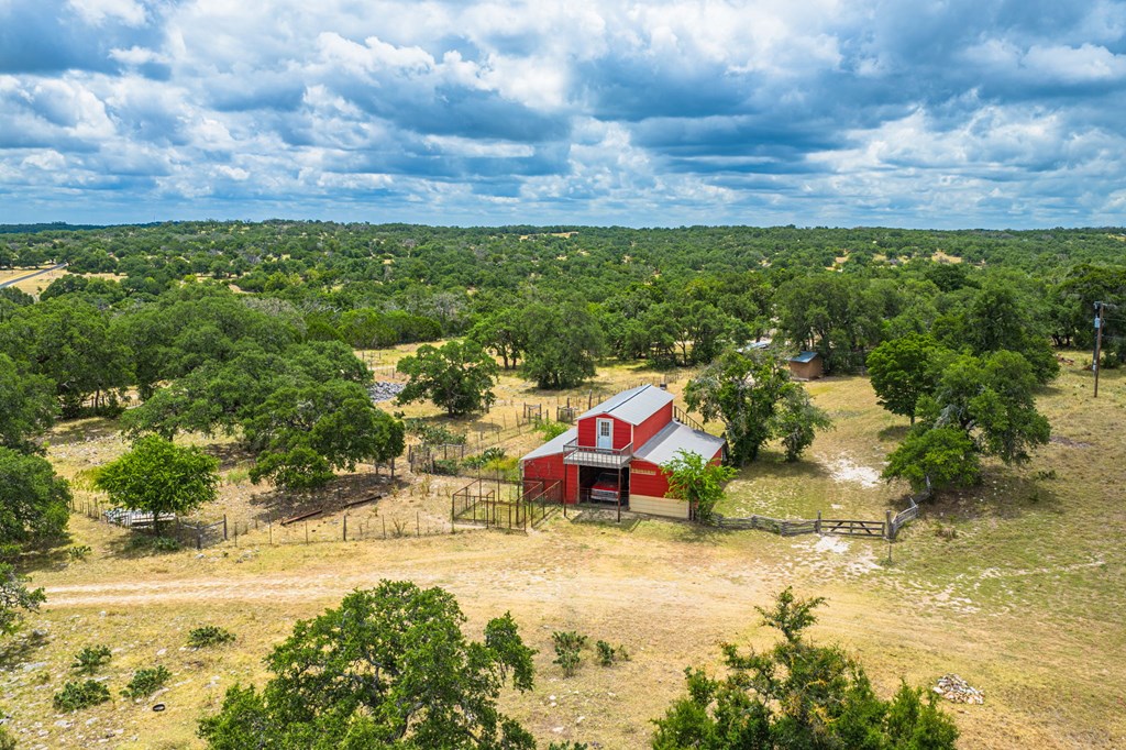 118 Re Ranch Road Kerrville, TX 78028 - Photo 28 of 36 Barn Loft