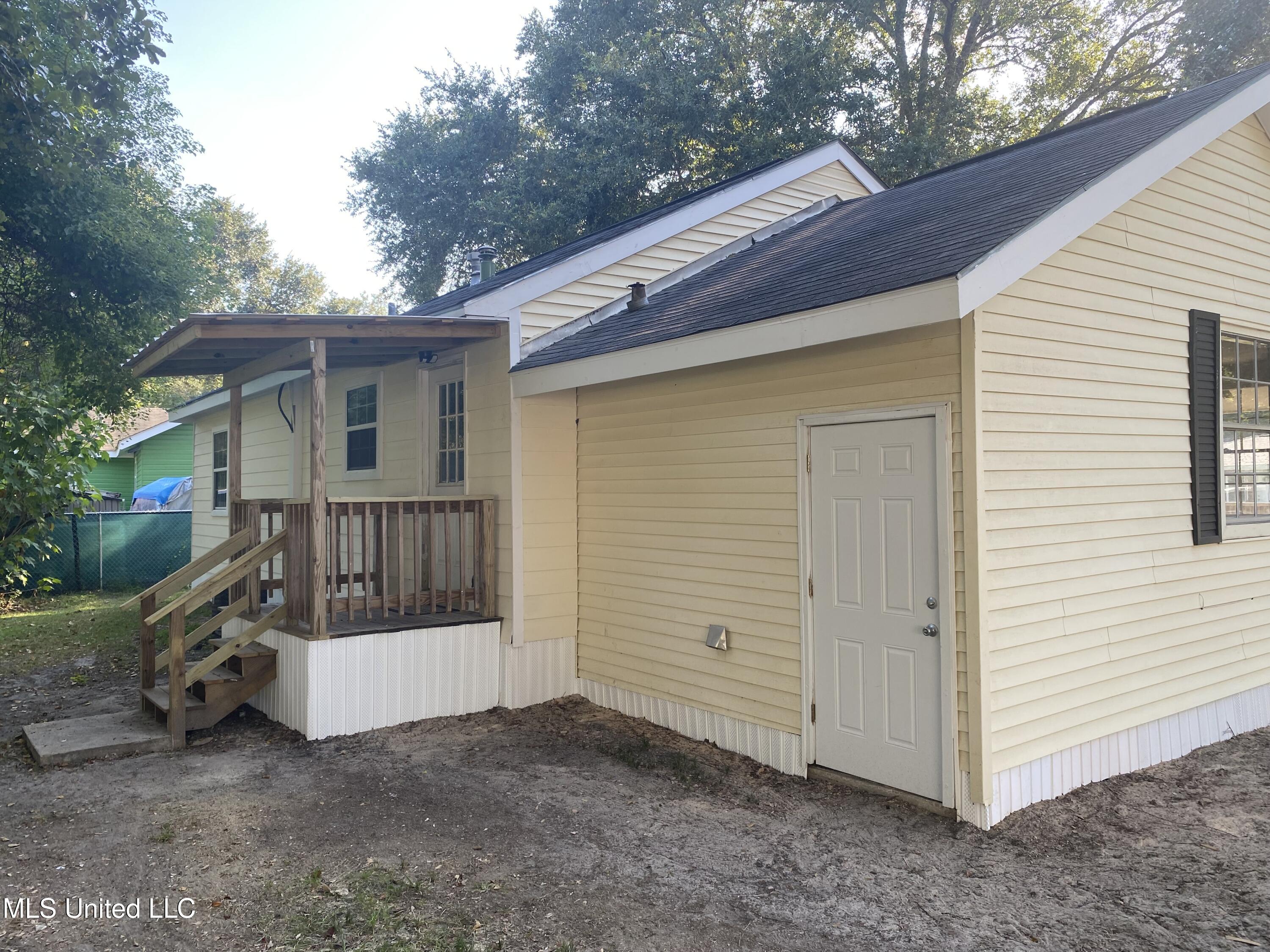 6908 Barnes Road Moss Point, MS 39563 - Photo 11 of 24 IMG_9742