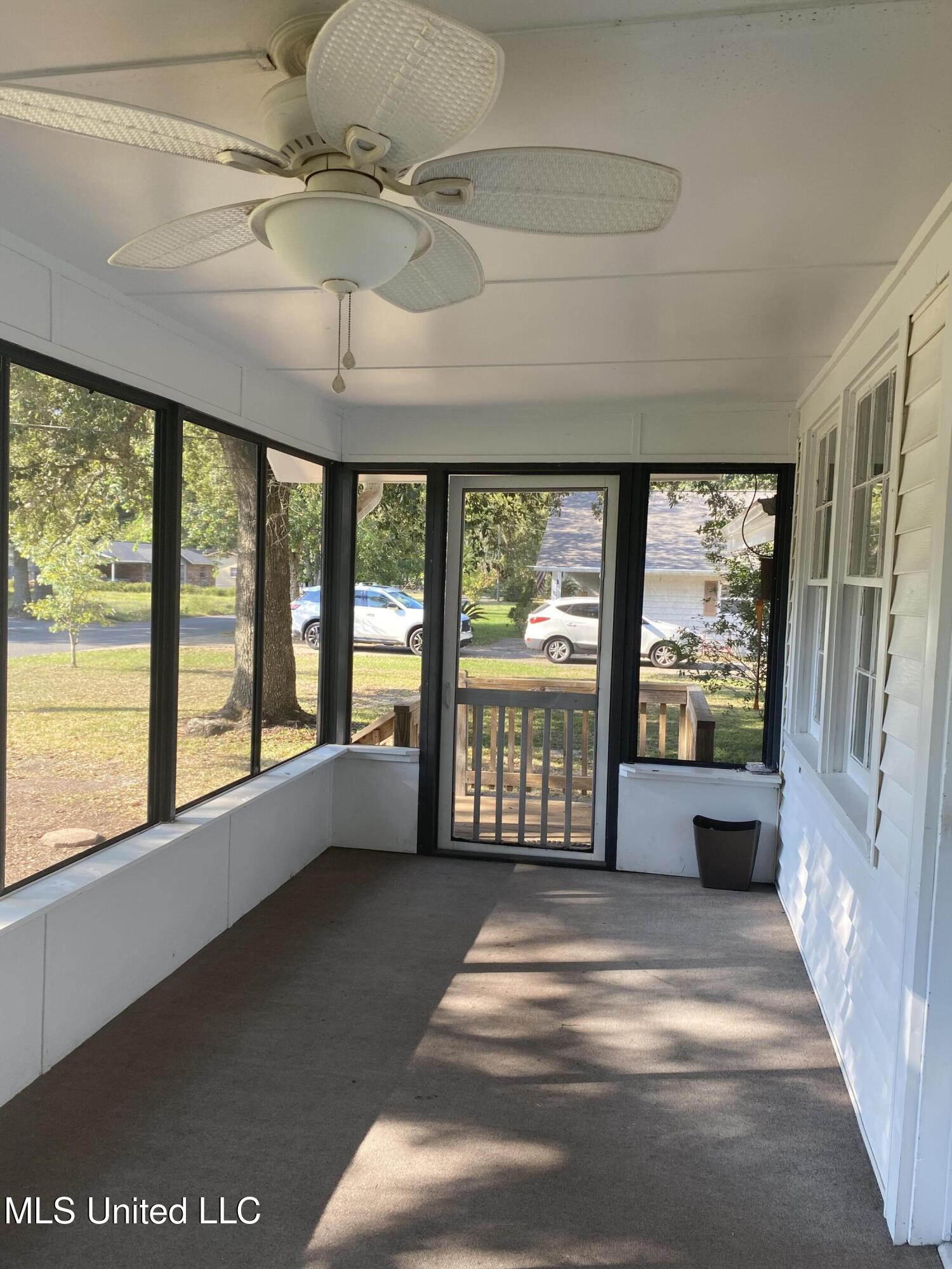 6908 Barnes Road Moss Point, MS 39563 - Photo 12 of 24 IMG_9728