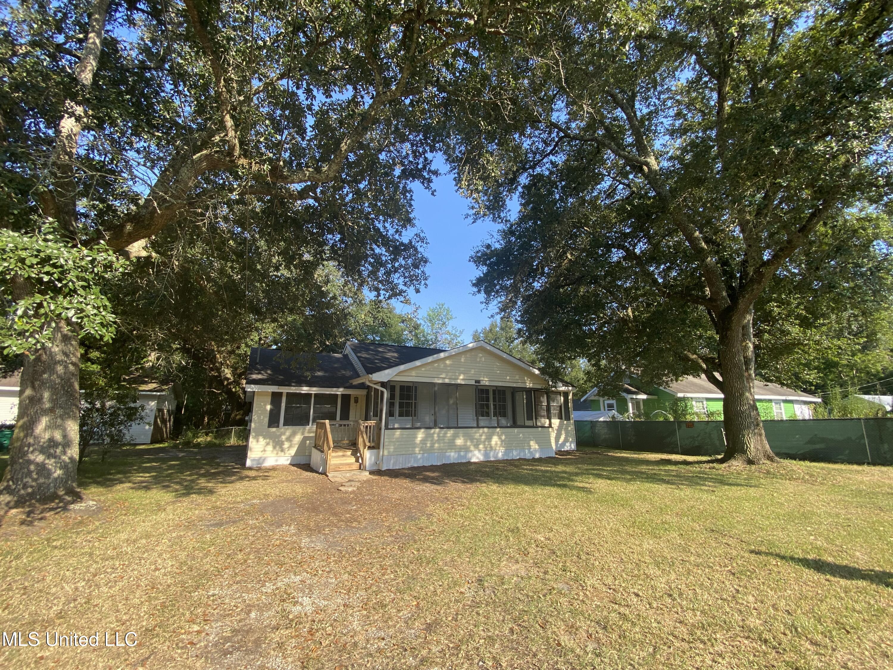 6908 Barnes Road Moss Point, MS 39563 - Photo 2 of 24 IMG_9740
