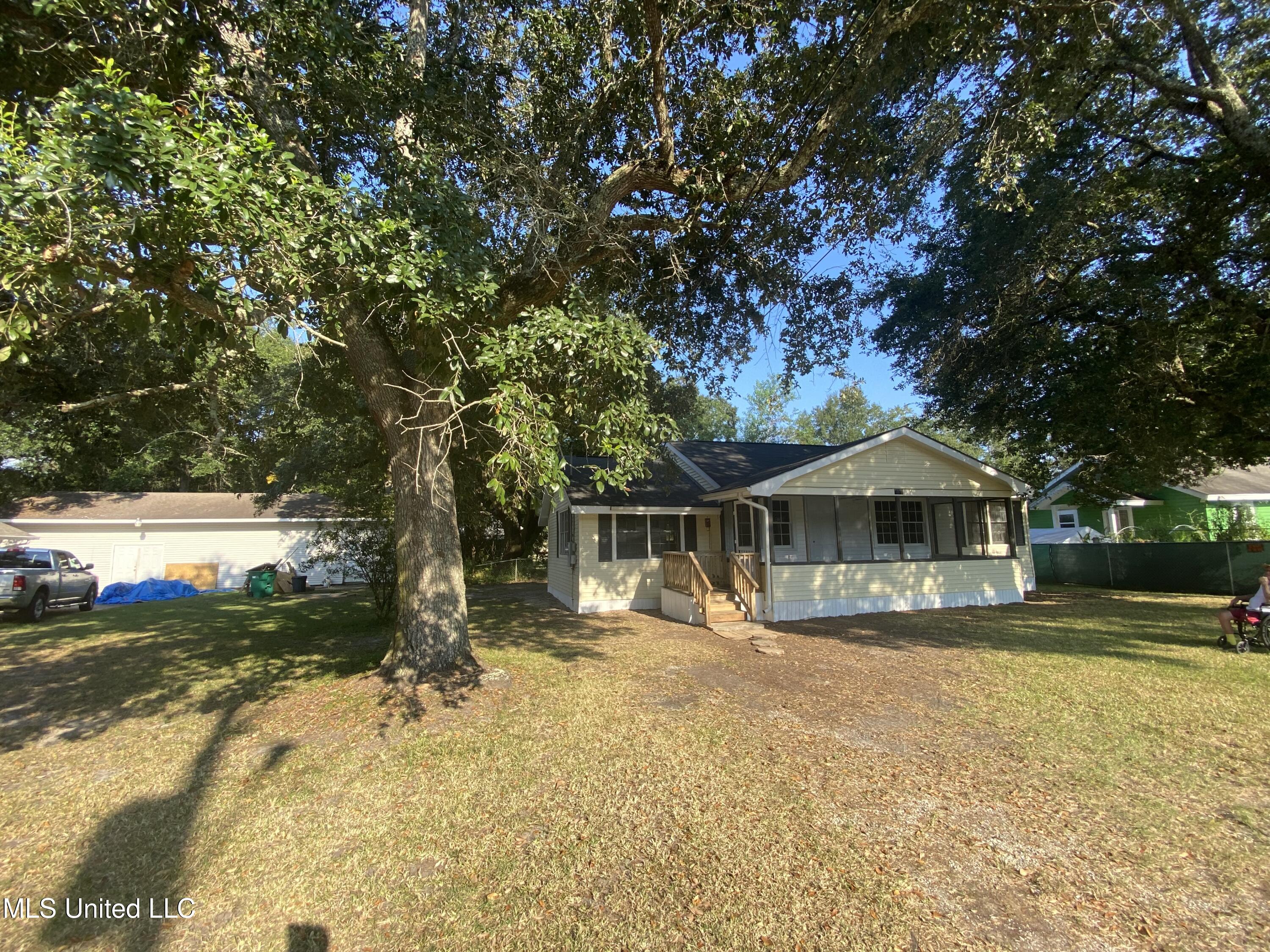 6908 Barnes Road Moss Point, MS 39563 - Photo 5 of 24 IMG_9730