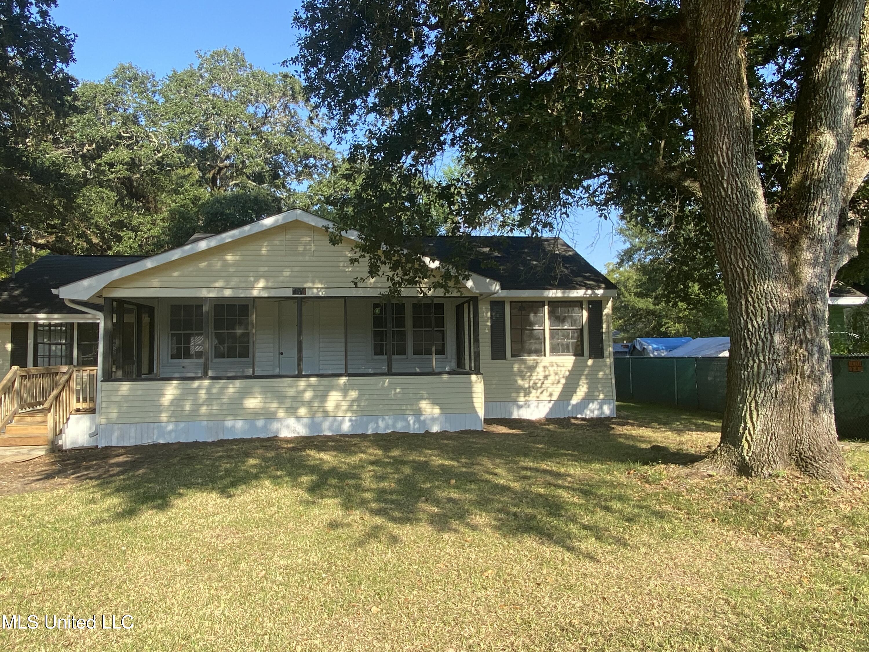 6908 Barnes Road Moss Point, MS 39563 - Photo 8 of 24 IMG_9738