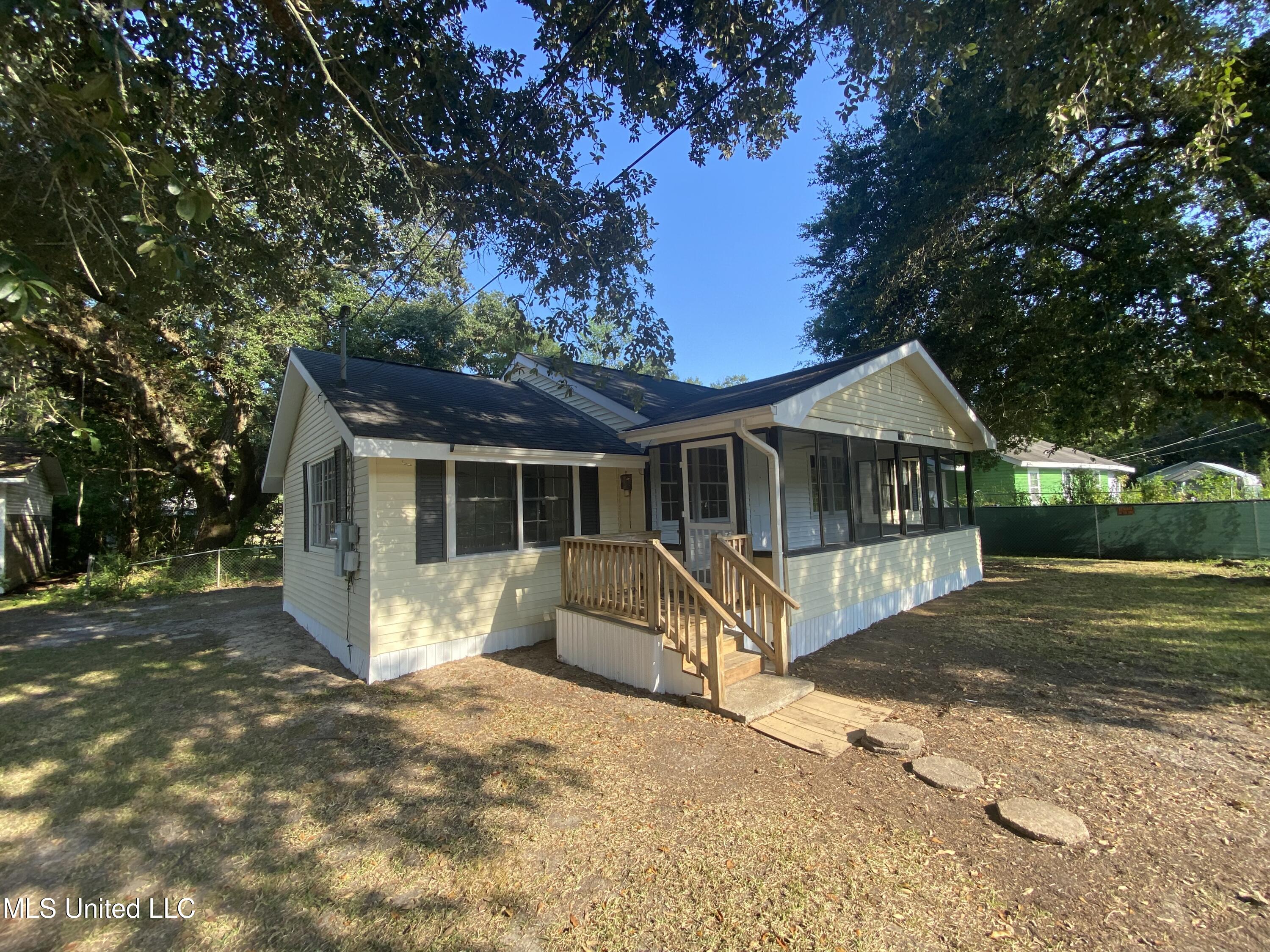 6908 Barnes Road Moss Point, MS 39563 - Photo 10 of 24 IMG_9731