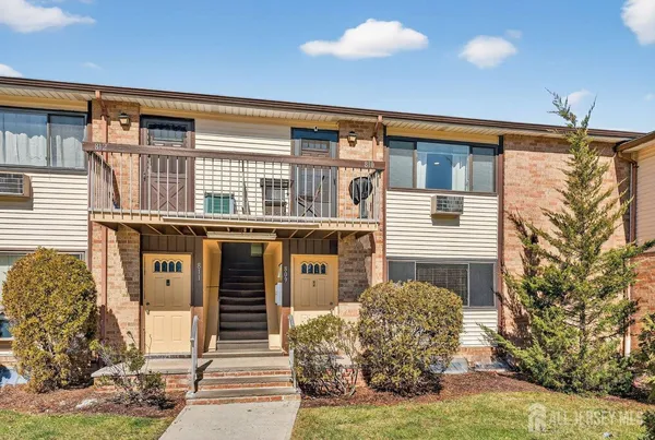 $340,000 | 810 Cricket Lane, Woodbridge, NJ 07095