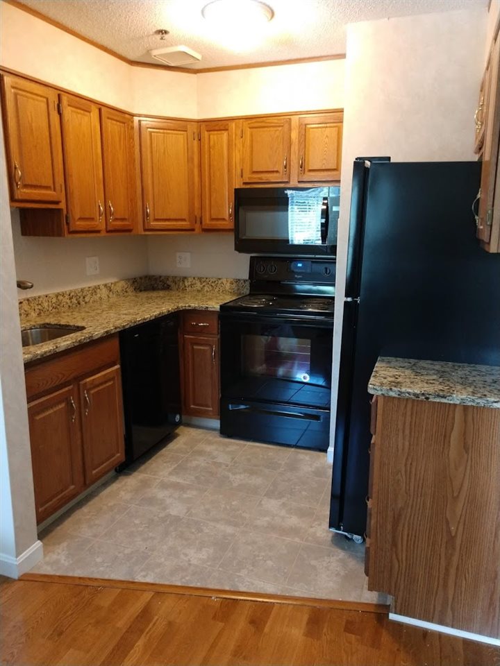 490 North River Road, Unit 28 Manchester, NH 03104 - Photo 2 of 8 Gallery Image 2
