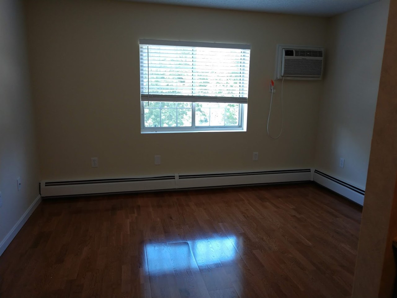 490 North River Road, Unit 28 Manchester, NH 03104 - Photo 5 of 8 Gallery Image 5