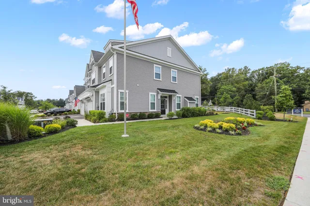 a view of a house with swimming pool and yard