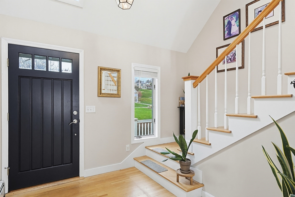 54 Oliver Hazard Perry Road Portsmouth, RI 02871 - Photo 3 of 27