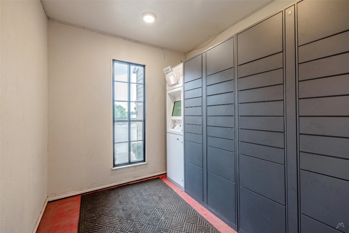 2809 West William Cannon Drive, Unit I101 Austin, TX 78745 - Photo 24 of 29 a view of a small space