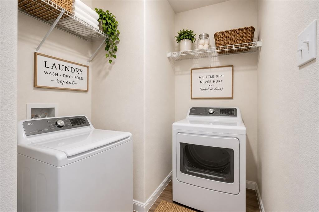 144 Barbwire Way Newark, TX 76071 - Photo 22 of 32 a utility room with dryer and washer