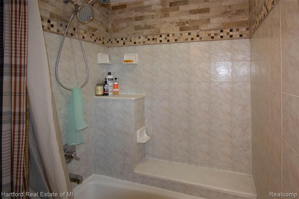 35701 Congress Road Farmington Hills, MI 48335 - Photo 31 of 45