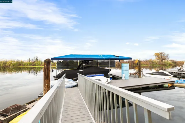 an outdoor view of the house