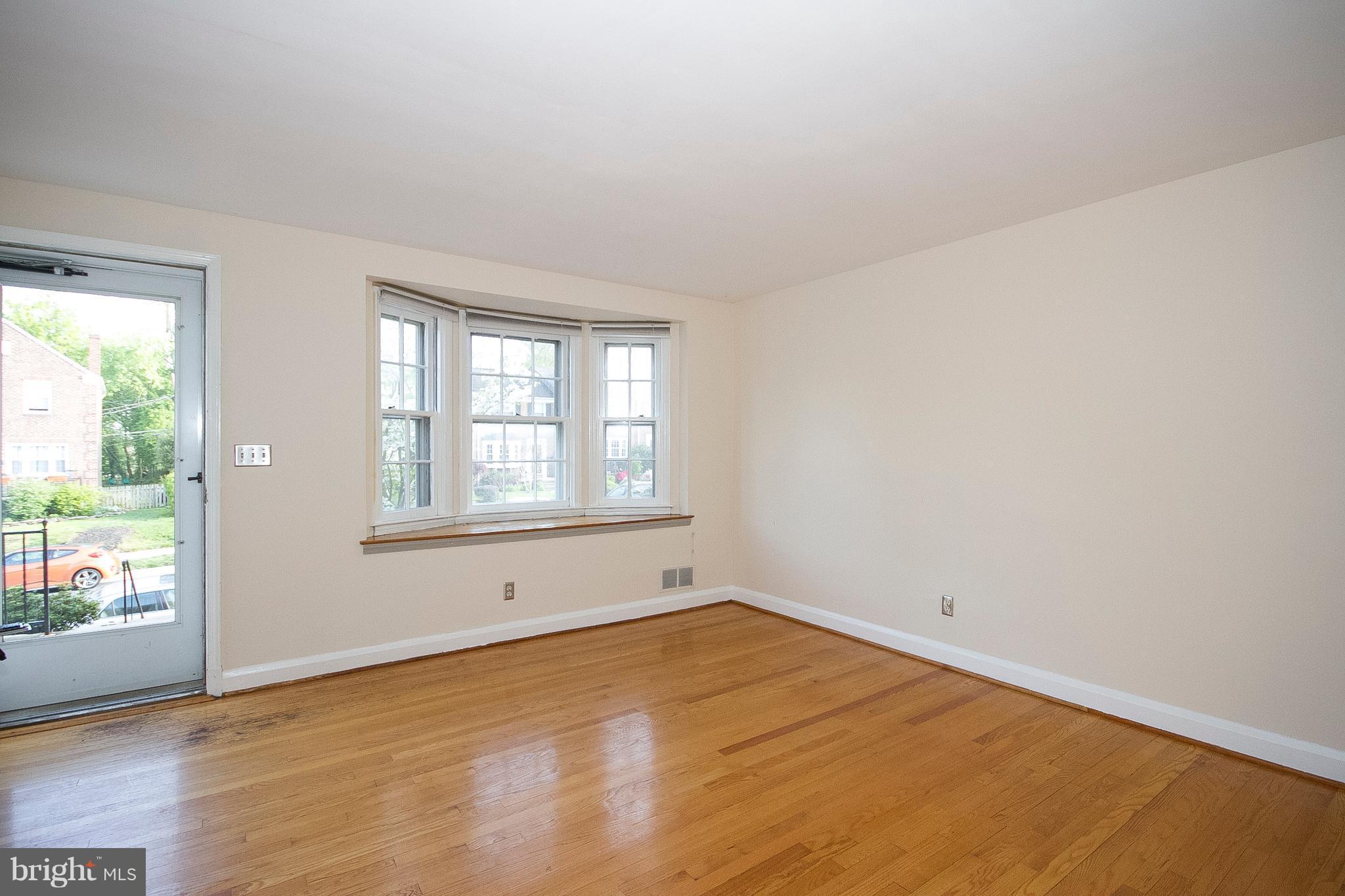 205 Stanmore Road Baltimore, MD 21212 - Photo 8 of 18 Living Room