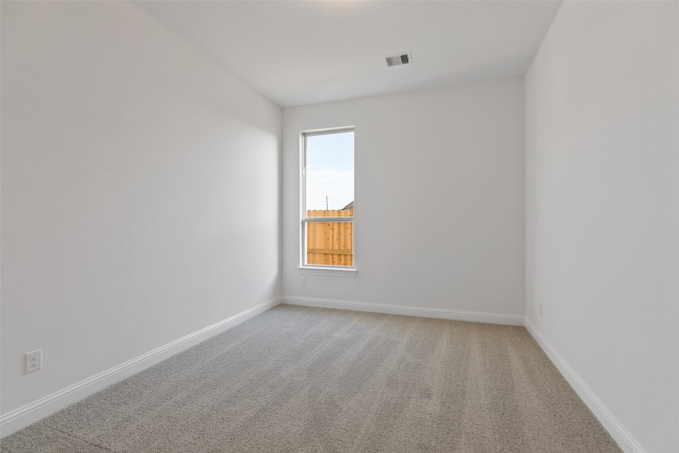 523 Blue River Trail Rosenberg, TX 77471 - Photo 9 of 34 an empty room with a window