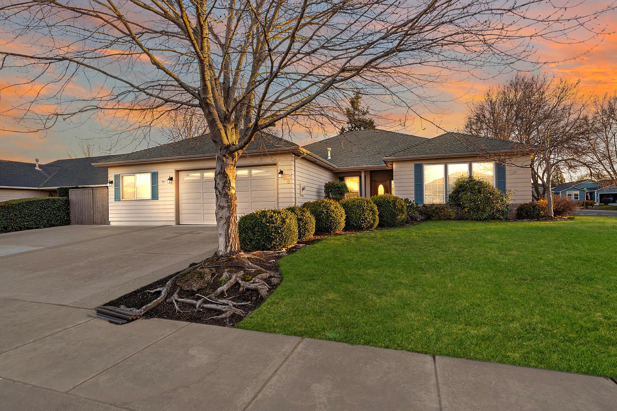 2610 Beebe Road Central Point, OR 97502 - Photo 1 of 29 lanas dusk photo - secondary