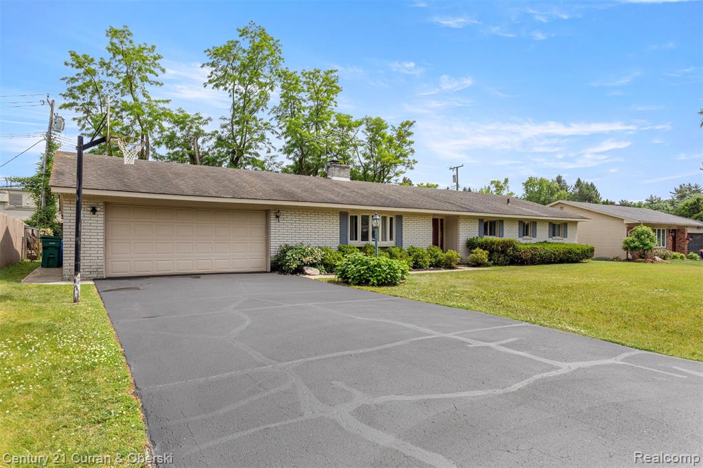 2138 Metzner Road Walled Lake, MI 48390 - Photo 2 of 38 Gallery Image 2