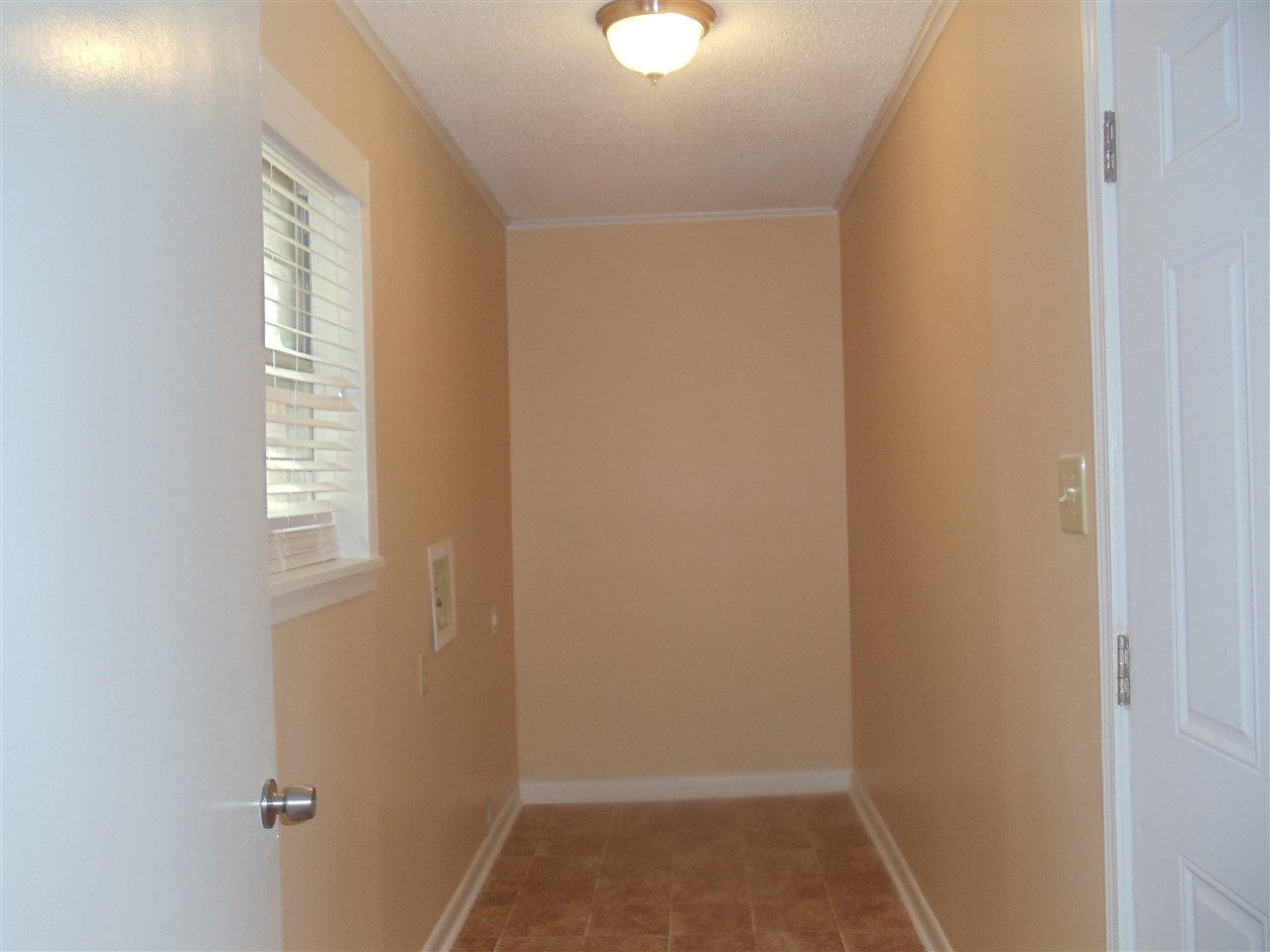 273 North Main Street Ripley, TN 38063 - Photo 13 of 15 a small space with a window