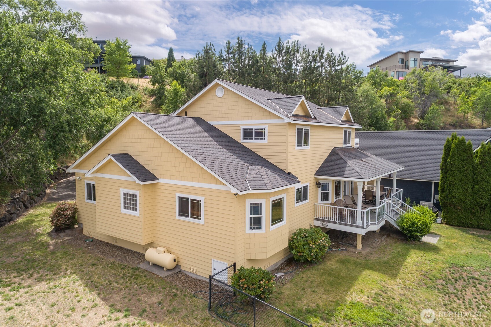 915 South Lakeshore Road Chelan, WA 98816 - Photo 19 of 40