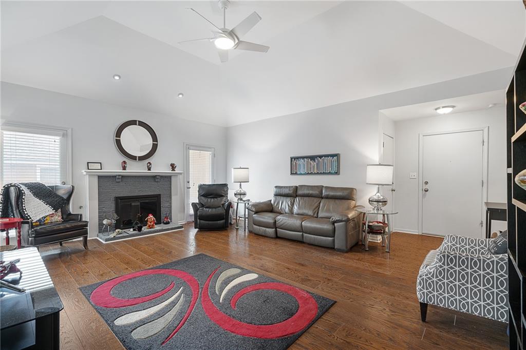 9736 Reeder Street Overland Park, KS 66214 - Photo 5 of 40