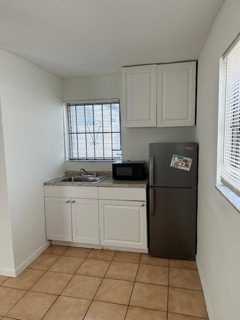 807 Phippen Waiters Road, Unit 2 Dania Beach, FL 33004 - Photo 2 of 7 Kitchen