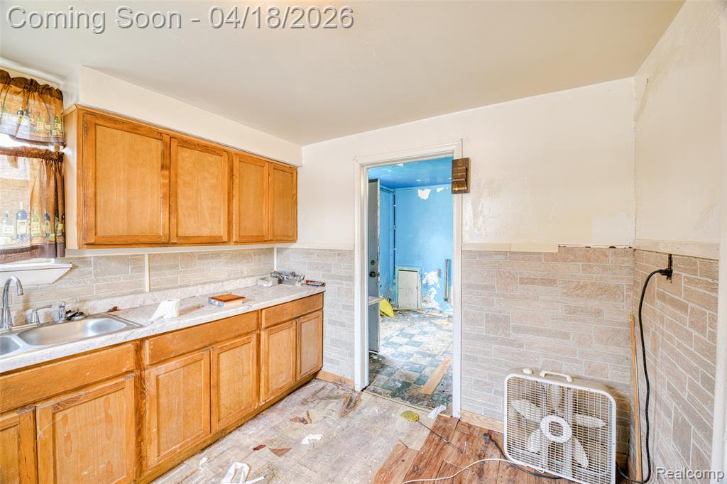 35740 Beverly Road Romulus, MI 48174 - Photo 10 of 28