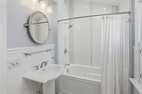 $3,300 | 21 Earlham Way, Warwick, RI 02886