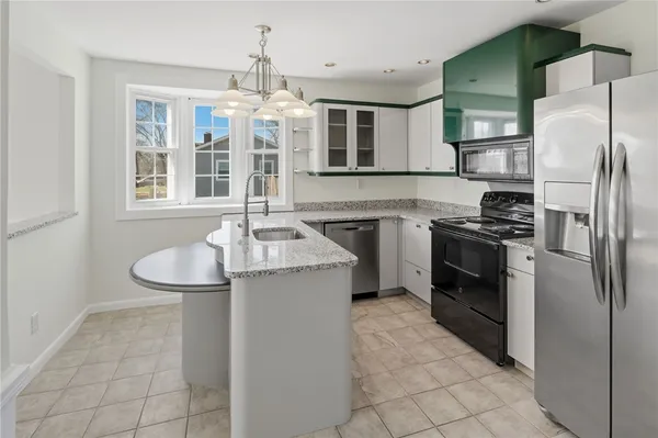 $3,300 | 21 Earlham Way, Warwick, RI 02886