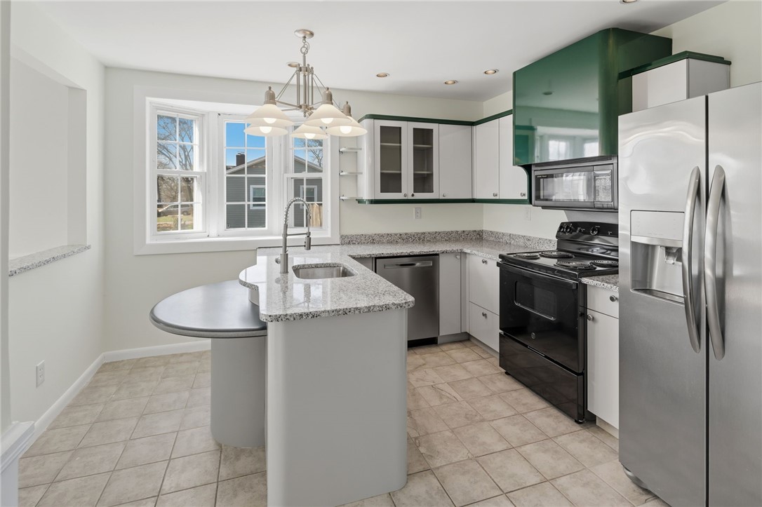 21 Earlham Way Warwick, RI 02886 - Photo 5 of 39