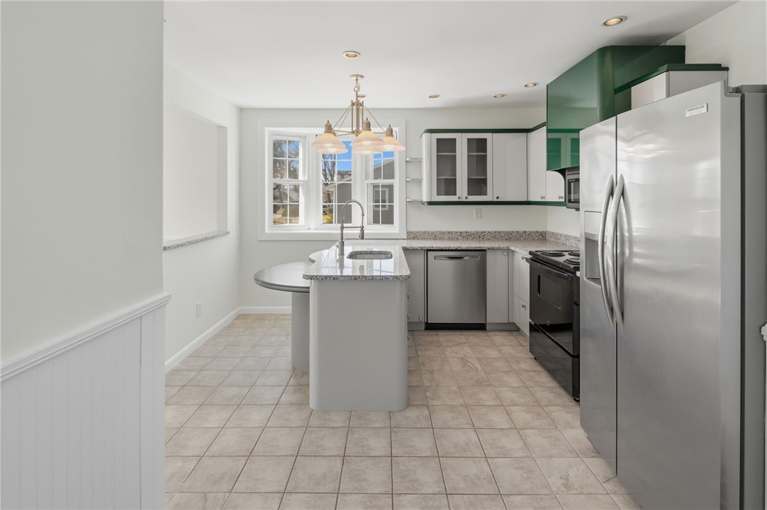 21 Earlham Way Warwick, RI 02886 - Photo 6 of 39