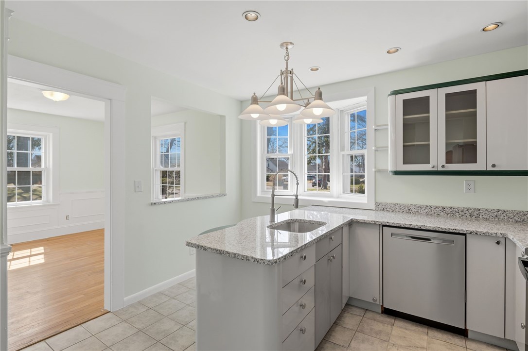 21 Earlham Way Warwick, RI 02886 - Photo 8 of 39