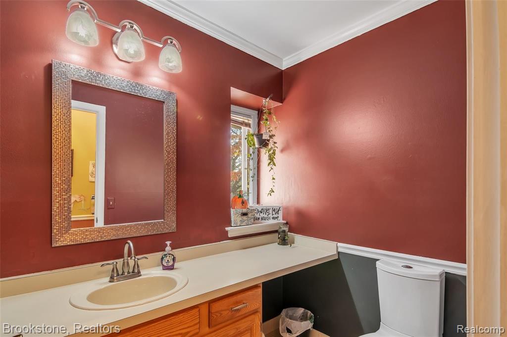 2041 Reagan Drive Rochester Hills, MI 48309 - Photo 9 of 27