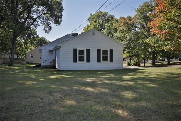 41 Lothrop Road Reading, MA 01867 - Photo 4 of 17 Gallery Image 4