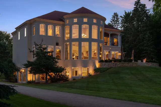 $3,950,000 | 1860 Shoreline Drive, Orono, MN 55391