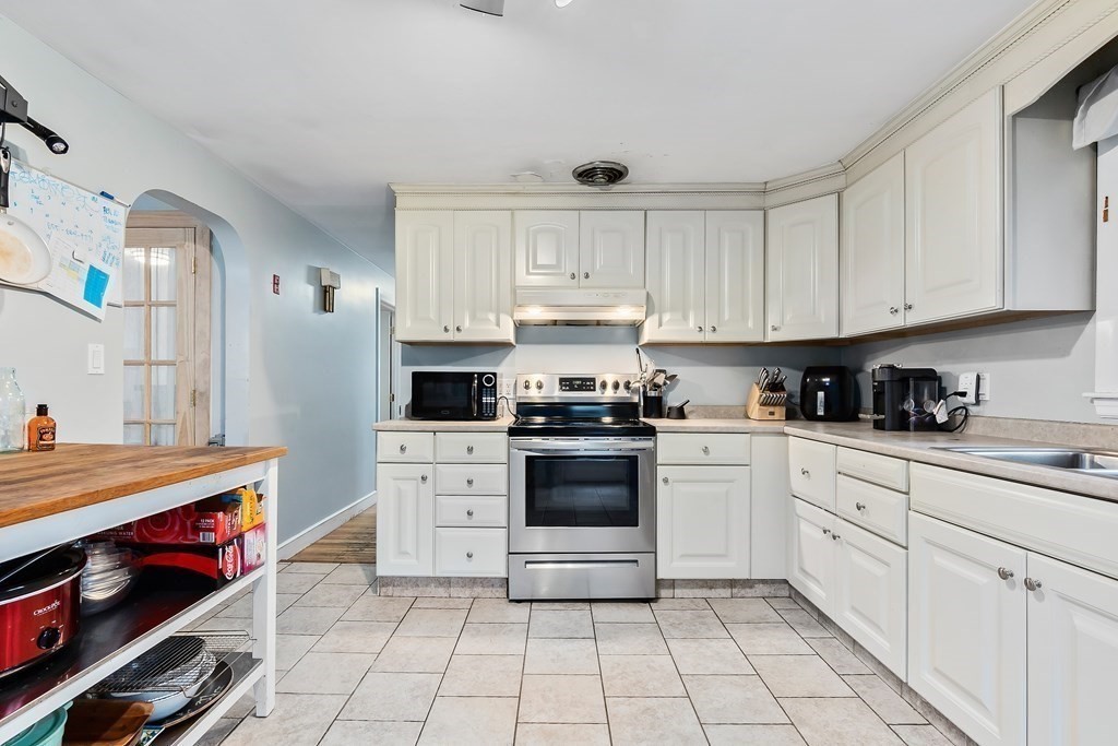 8 Meadow Brook Road Lynn, MA 01905 - Photo 6 of 19 Gallery Image 6