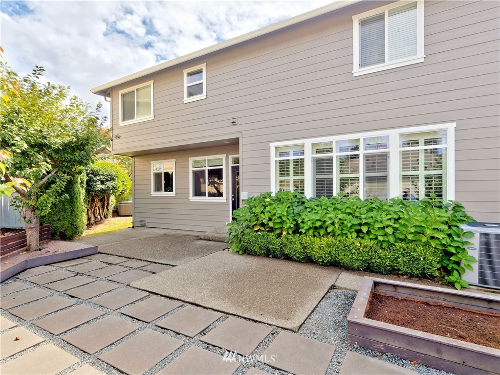 16418 Southeast 166th Terrace Renton, WA 98058 - Photo 3 of 25 Gallery Image 3